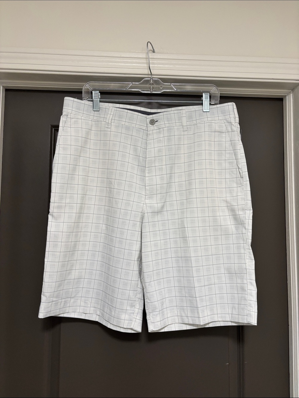 PGA Tour white plaid golf shorts 34